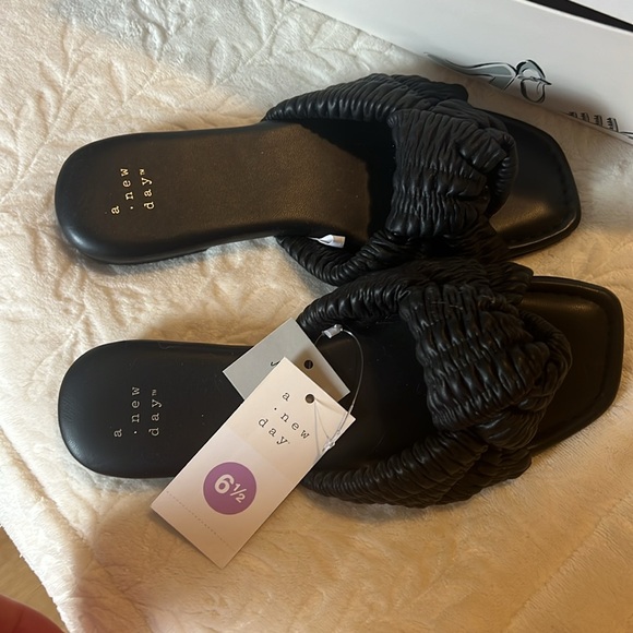 A New Day Ruth Sandals - Picture 3 of 4